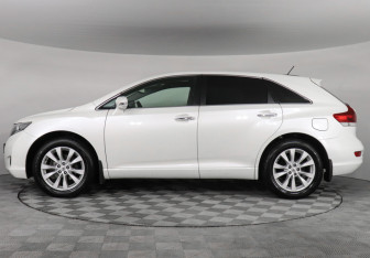 Подержанный автомобиль Toyota Venza 2015 года (8 фото)