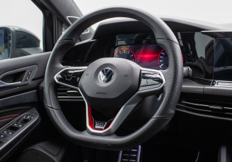 Подержанный автомобиль Volkswagen Golf GTI Hatchback 2022 года (14 фото)