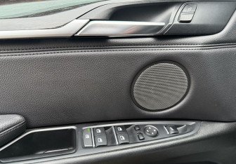 Подержанный автомобиль BMW X5 2014 года (12 фото)