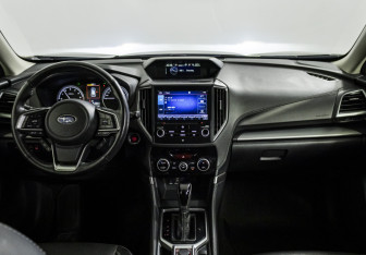 Подержанный автомобиль Subaru Forester Suv 2018 года (13 фото)
