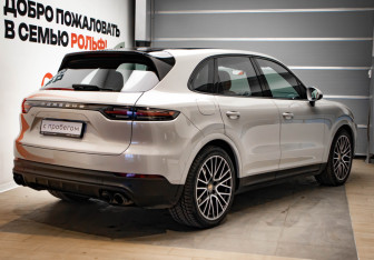Подержанный автомобиль Porsche Cayenne 2021 года (4 фото)