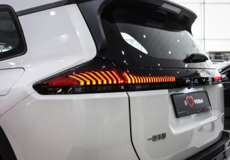 Новый Toyota RAV4 2025 (12 фото)