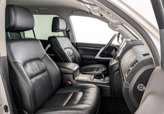 Подержанный автомобиль Toyota Land Cruiser Suv 2015 года (24 фото)