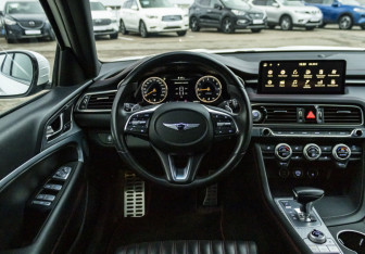 Подержанный автомобиль Genesis G70 2021 года (12 фото)