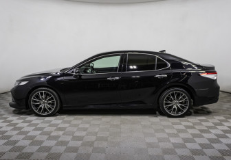 Подержанный автомобиль Toyota Camry Sedan 2018 года (8 фото)
