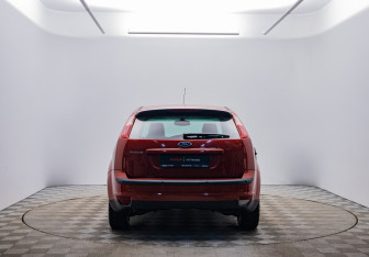 Подержанный автомобиль Ford Focus Hatchback 2007 года (6 фото)