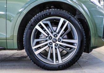 Подержанный автомобиль Audi Q5 2021 года (22 фото)