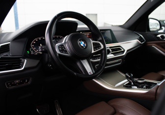 Подержанный автомобиль BMW X5 2021 года (11 фото)