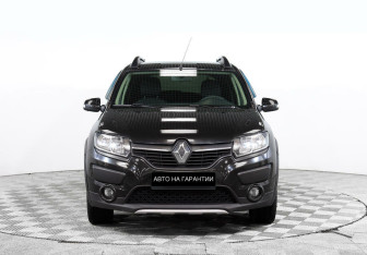 Подержанный автомобиль Renault Sandero 2016 года (2 фото)