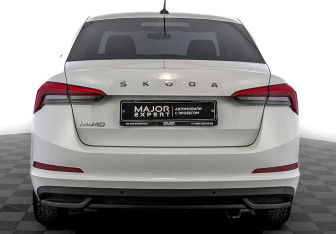 Подержанный автомобиль Skoda Rapid Liftback 2021 года (6 фото)