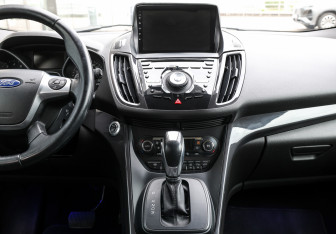 Подержанный автомобиль Ford Kuga 2015 года (14 фото)