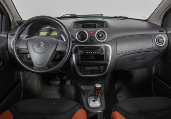 Подержанный автомобиль Citroen C2 2007 года (13 фото)