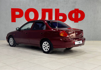 Подержанный автомобиль Kia Spectra Sedan 2006 года (7 фото)
