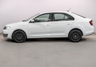 Подержанный автомобиль Skoda Rapid Liftback 2019 года (8 фото)