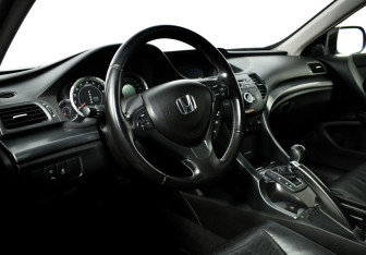 Подержанный автомобиль Honda Accord Sedan 2012 года (8 фото)