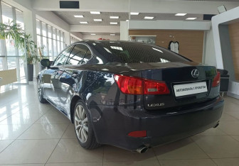 Подержанный автомобиль Lexus IS Sedan 2007 года (7 фото)
