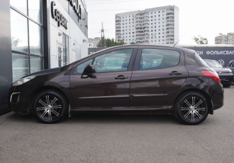 Подержанный автомобиль Peugeot 308 Hatchback 2012 года (8 фото)