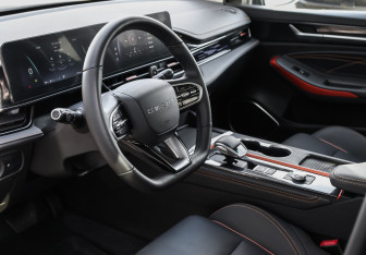 Подержанный автомобиль Omoda S5 GT 2024 года (13 фото)
