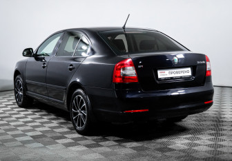 Подержанный автомобиль Skoda Octavia Liftback 2012 года (7 фото)