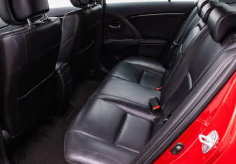 Подержанный автомобиль Toyota Avensis Sedan 2011 года (11 фото)