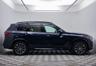 Подержанный автомобиль BMW X5 2021 года (4 фото)