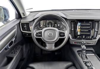 Подержанный автомобиль Volvo V90 Cross Country 2019 года (22 фото)