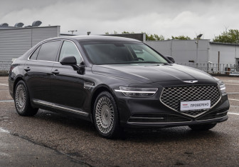 Подержанный автомобиль Genesis G90 2019 года (3 фото)