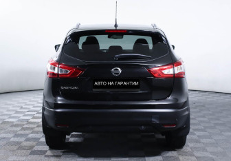 Подержанный автомобиль Nissan Qashqai 2015 года (4 фото)
