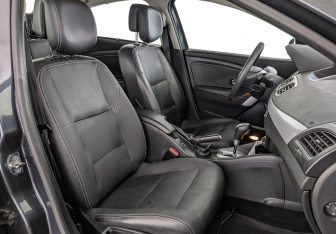 Подержанный автомобиль Renault Fluence 2011 года (24 фото)