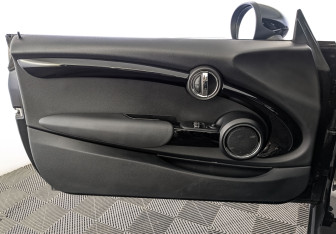 Подержанный автомобиль MINI Hatch 2016 года (19 фото)