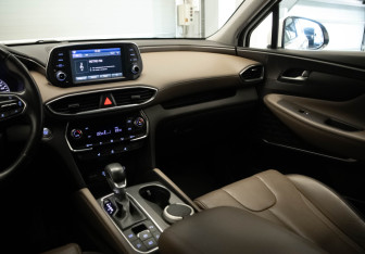 Подержанный автомобиль Hyundai Santa Fe 2019 года (23 фото)