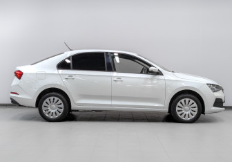 Подержанный автомобиль Skoda Rapid Liftback 2021 года (4 фото)