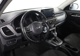 Подержанный автомобиль Kia Seltos 2021 года (13 фото)
