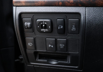 Подержанный автомобиль Toyota Land Cruiser Suv 2009 года (17 фото)