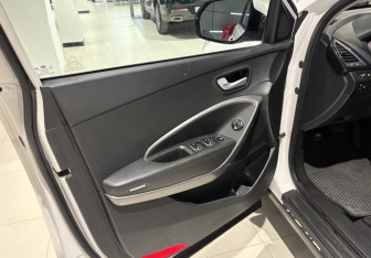 Подержанный автомобиль Hyundai Santa Fe 2014 года (8 фото)