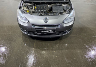 Подержанный автомобиль Renault Fluence 2010 года (14 фото)