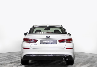 Подержанный автомобиль Kia Optima Sedan 2018 года (6 фото)