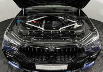 Подержанный автомобиль BMW X6 2021 года (10 фото)
