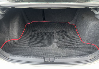 Подержанный автомобиль Volkswagen Polo Sedan 2011 года (9 фото)