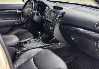 Подержанный автомобиль Kia Sorento 2014 года (11 фото)