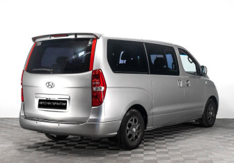 Подержанный автомобиль Hyundai Grand Starex 2011 года (4 фото)
