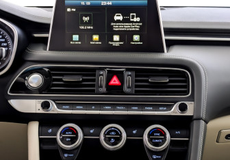 Подержанный автомобиль Genesis G70 2020 года (15 фото)