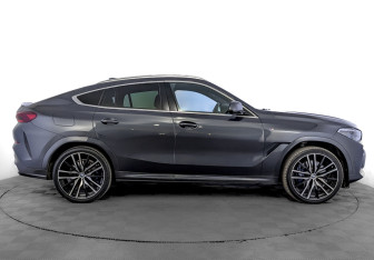 Подержанный автомобиль BMW X6 2021 года (4 фото)