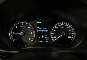 Подержанный автомобиль Mitsubishi Pajero Sport 2017 года (11 фото)