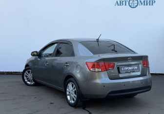 Подержанный автомобиль Kia Cerato Sedan 2010 года (6 фото)