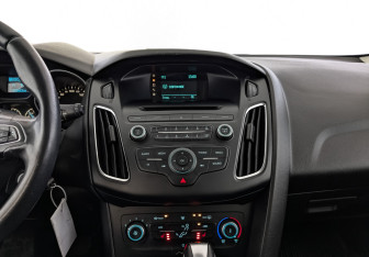 Подержанный автомобиль Ford Focus Hatchback 2018 года (16 фото)