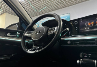 Подержанный автомобиль Kia K5 2020 года (27 фото)
