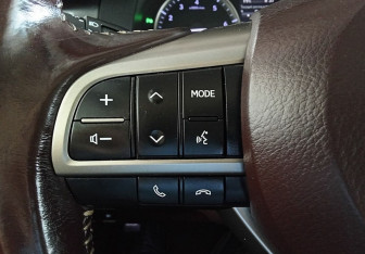 Подержанный автомобиль Lexus ES 2016 года (15 фото)