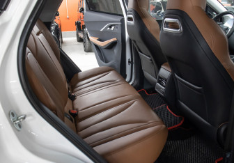 Подержанный автомобиль Omoda C5 2023 года (12 фото)