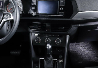 Подержанный автомобиль Volkswagen Jetta Sedan 2019 года (13 фото)